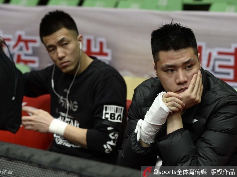 辽篮淬火：从伤痛中仰望冠军之光