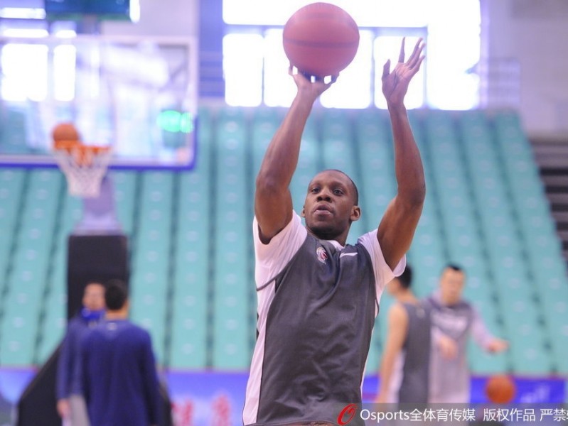 辽宁双子星闪耀寒冬夜 赛前加练只为双杀卫冕冠军