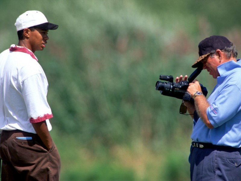 哈蒙与伍兹的辉煌岁月高尔夫传奇背后的师徒情谊