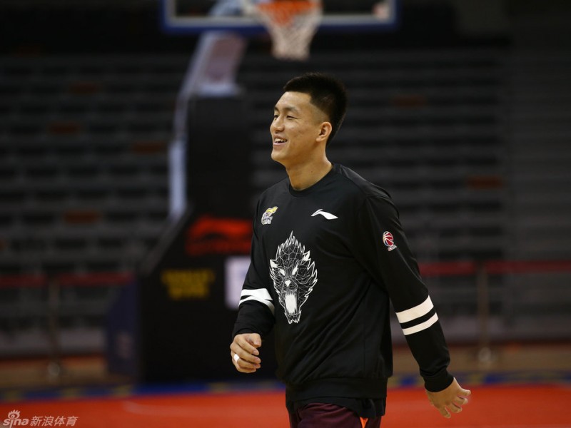 辽宁男篮光影瞬间：那些笑容与汗水交织的争冠岁月