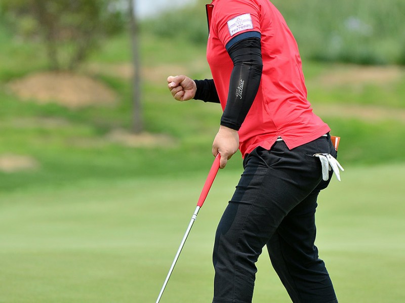 绿茵之上定格的瞬间：高尔夫赛场里的激情与专注