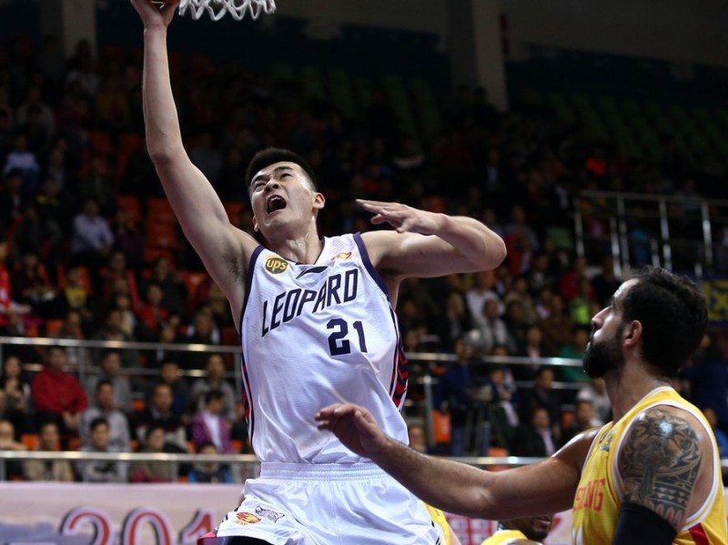 激战长人如林 李慕豪力拔山兮 帕戈神偷戏法