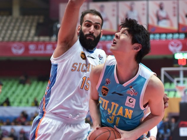 CBA第三十六轮川闽之战：王哲林双二十擎天，赵泰隆三十二分射日