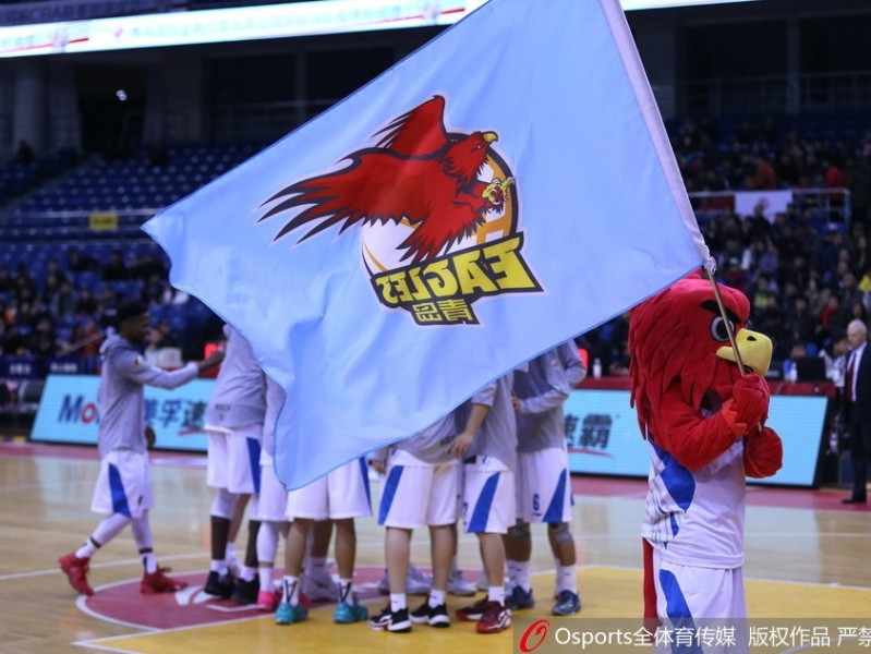 青岛第三节三分雨浇灭四川，吉布森单节廿七分终结四连败
